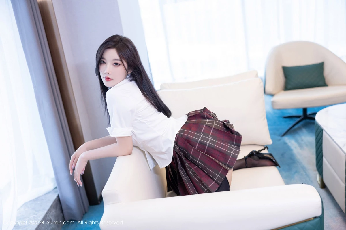 [[XiuRen秀人网]秀人网]No.9064_女神杨晨晨Yome性感JK制服配黑丝吊袜秀丰腴身材完美诱惑写真101P