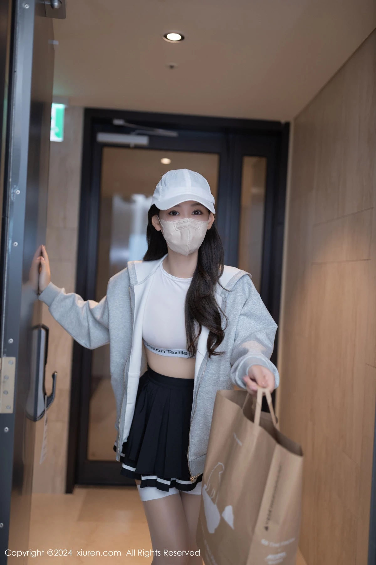 [[XiuRen秀人网]秀人网]No.9196_模特唐安琪性感灰色外套露白内衣配超薄肉丝秀曼妙身姿诱惑写真87P