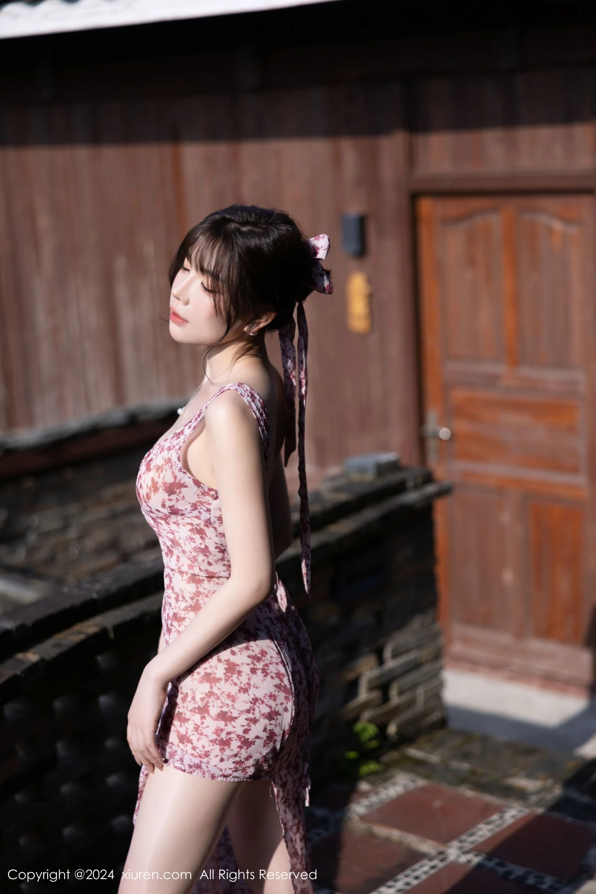 [[XiuRen秀人网]秀人网]No.9195_女神徐莉芝Booty性感碎花连衣裙+蓝色制服秀曼妙身姿诱惑写真100P