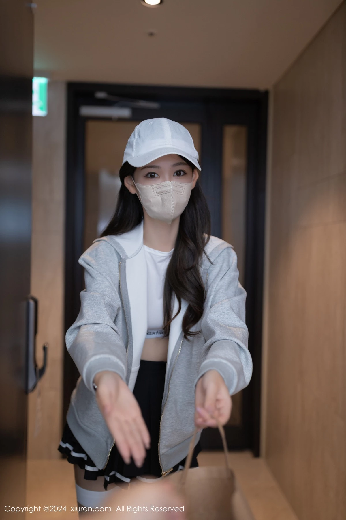 [[XiuRen秀人网]秀人网]No.9196_模特唐安琪性感灰色外套露白内衣配超薄肉丝秀曼妙身姿诱惑写真87P