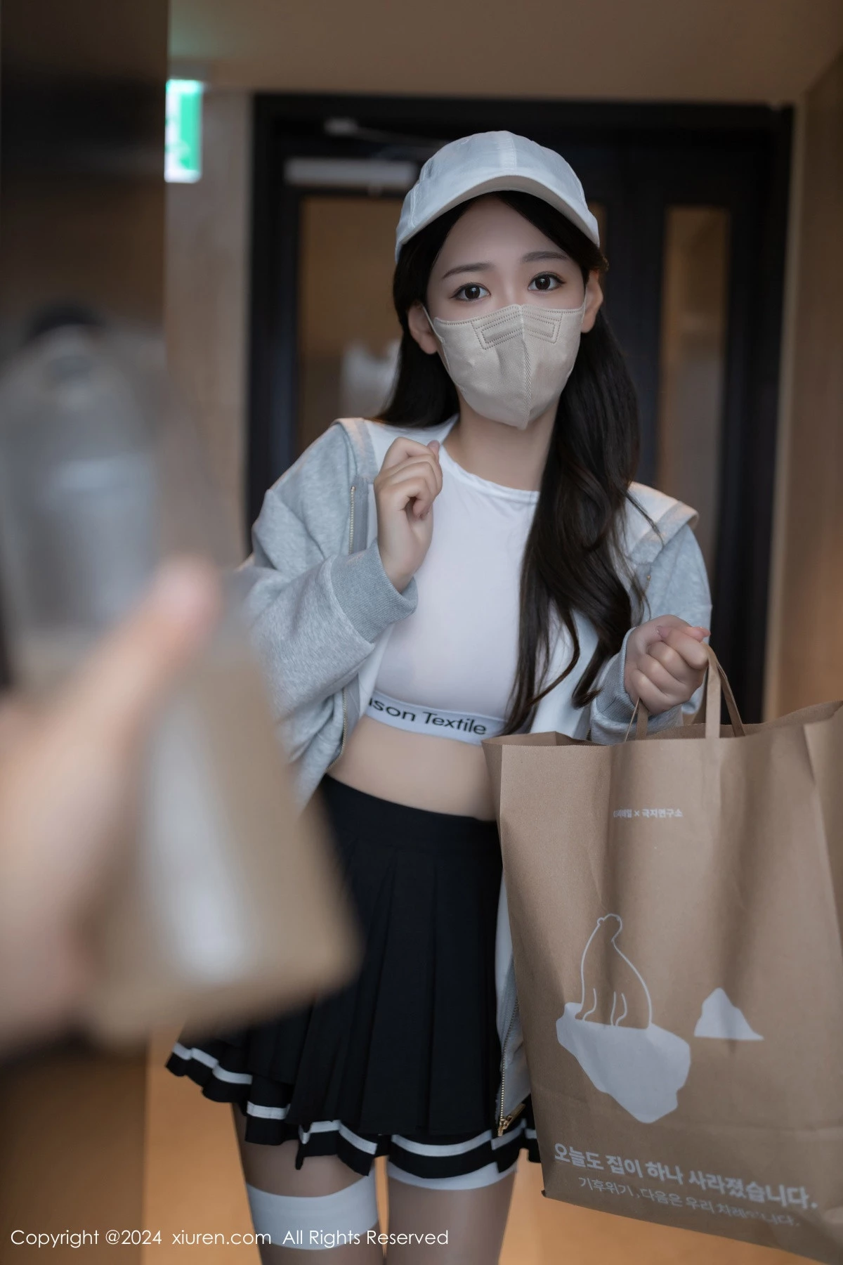 [[XiuRen秀人网]秀人网]No.9196_模特唐安琪性感灰色外套露白内衣配超薄肉丝秀曼妙身姿诱惑写真87P