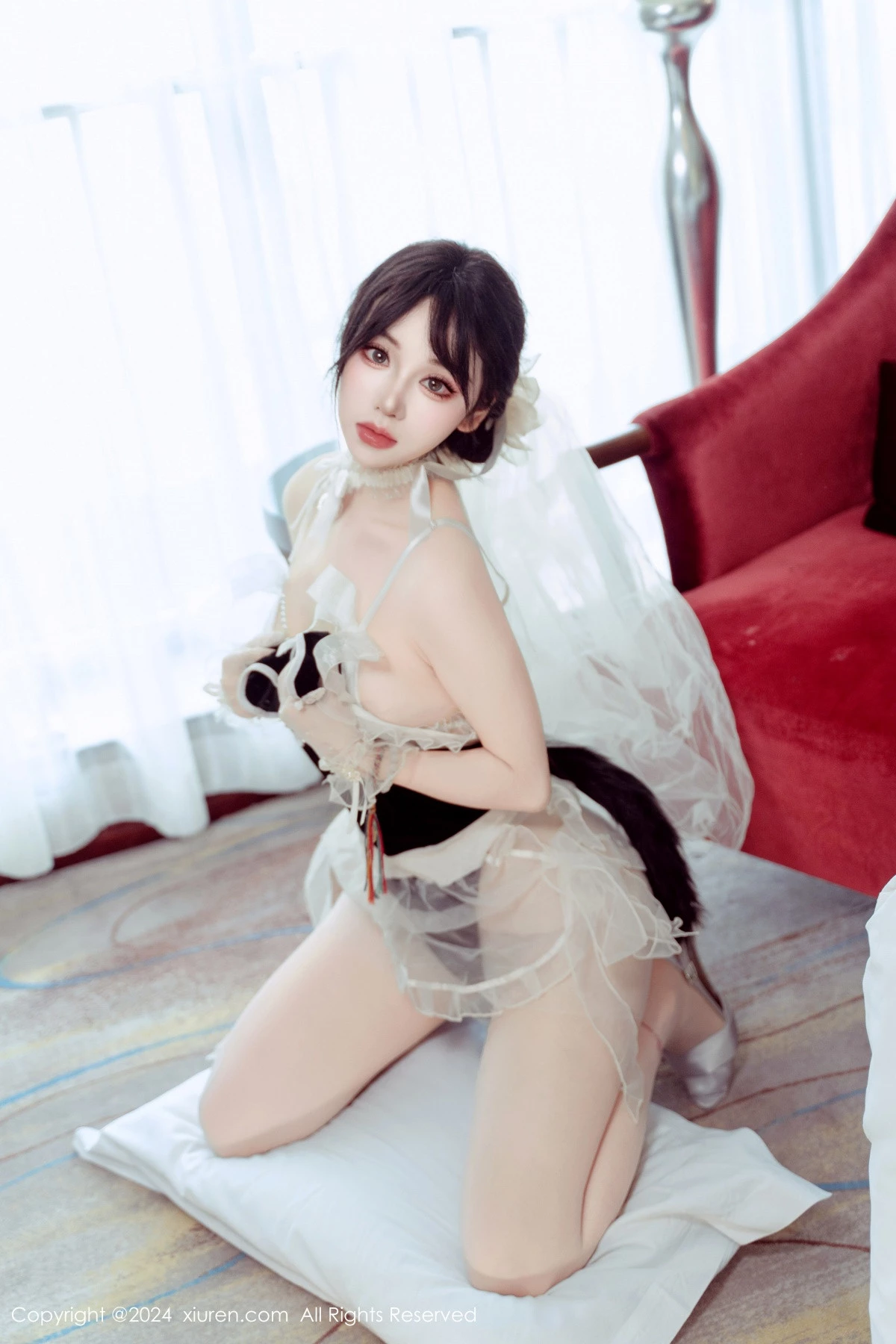 [[XiuRen秀人网]秀人网]No.9197_模特汐汐爱吃草莓性感白色情趣服饰配超薄肉丝秀惹火身材诱惑写真80P