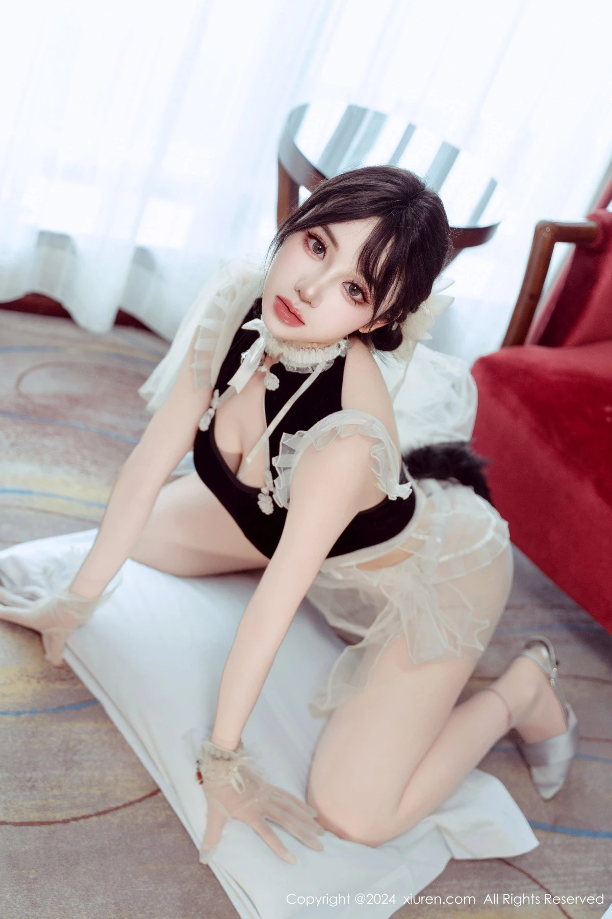 [[XiuRen秀人网]秀人网]No.9197_模特汐汐爱吃草莓性感白色情趣服饰配超薄肉丝秀惹火身材诱惑写真80P