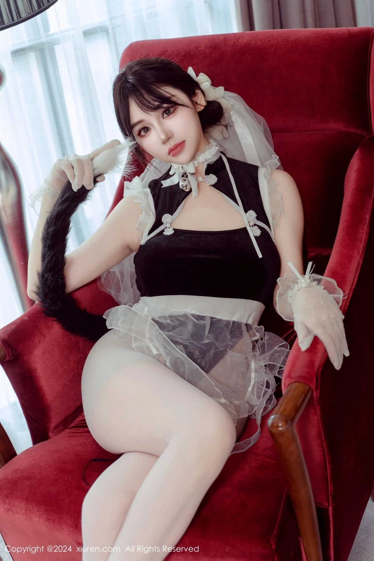 [[XiuRen秀人网]秀人网]No.9197_模特汐汐爱吃草莓性感白色情趣服饰配超薄肉丝秀惹火身材诱惑写真80P