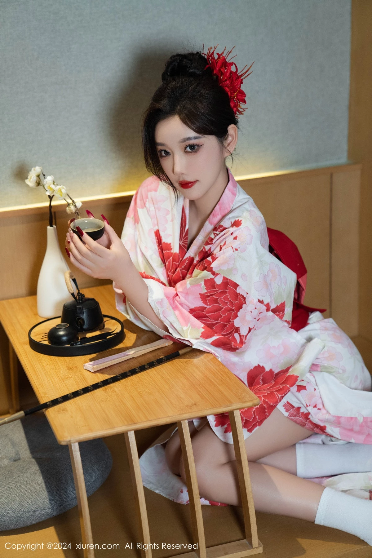 [[XiuRen秀人网]秀人网]No.9208_女神杨晨晨性感红色花朵服饰露红色情趣内衣秀丰腴身材诱惑写真96P