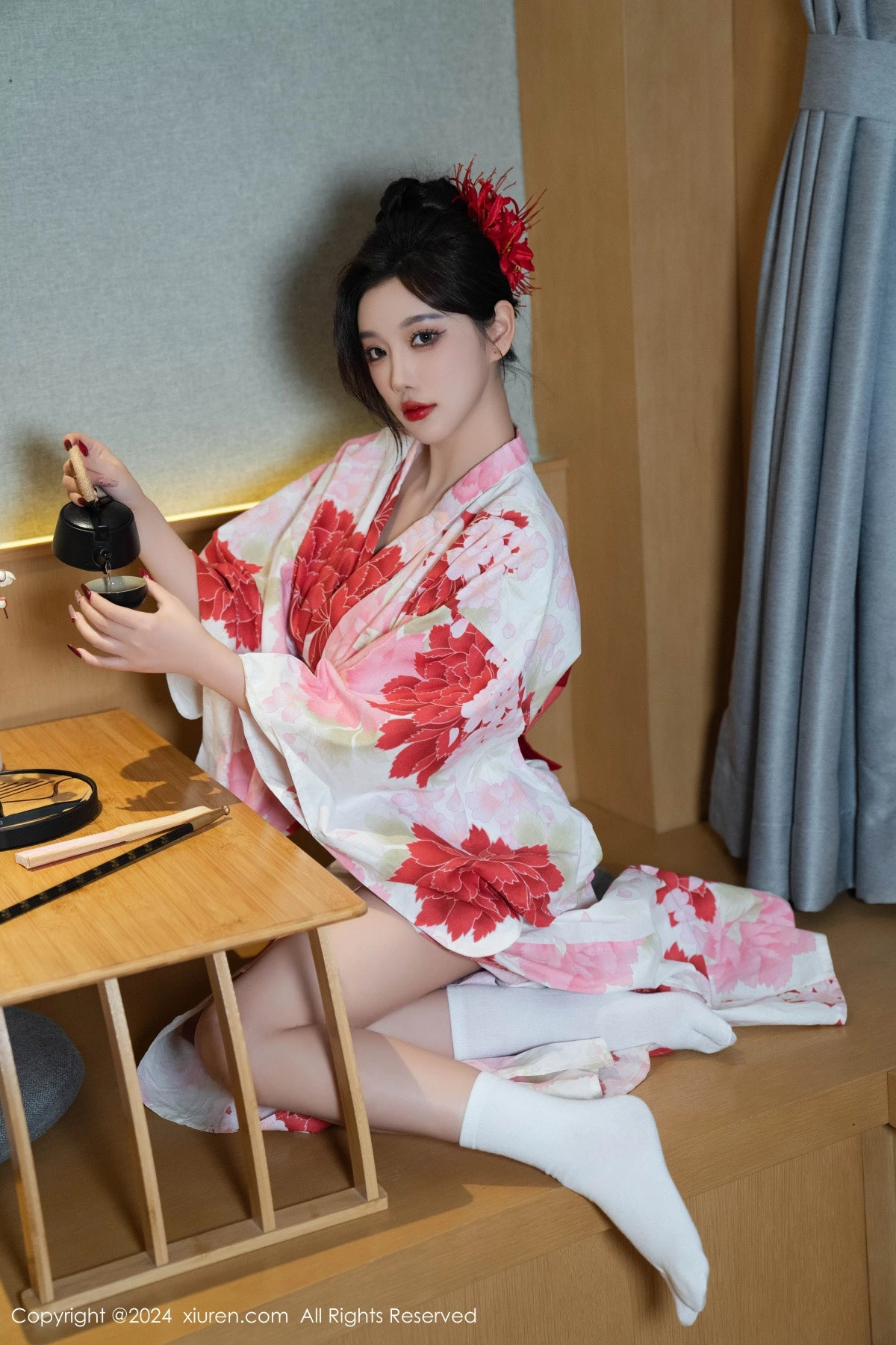 [[XiuRen秀人网]秀人网]No.9208_女神杨晨晨性感红色花朵服饰露红色情趣内衣秀丰腴身材诱惑写真96P