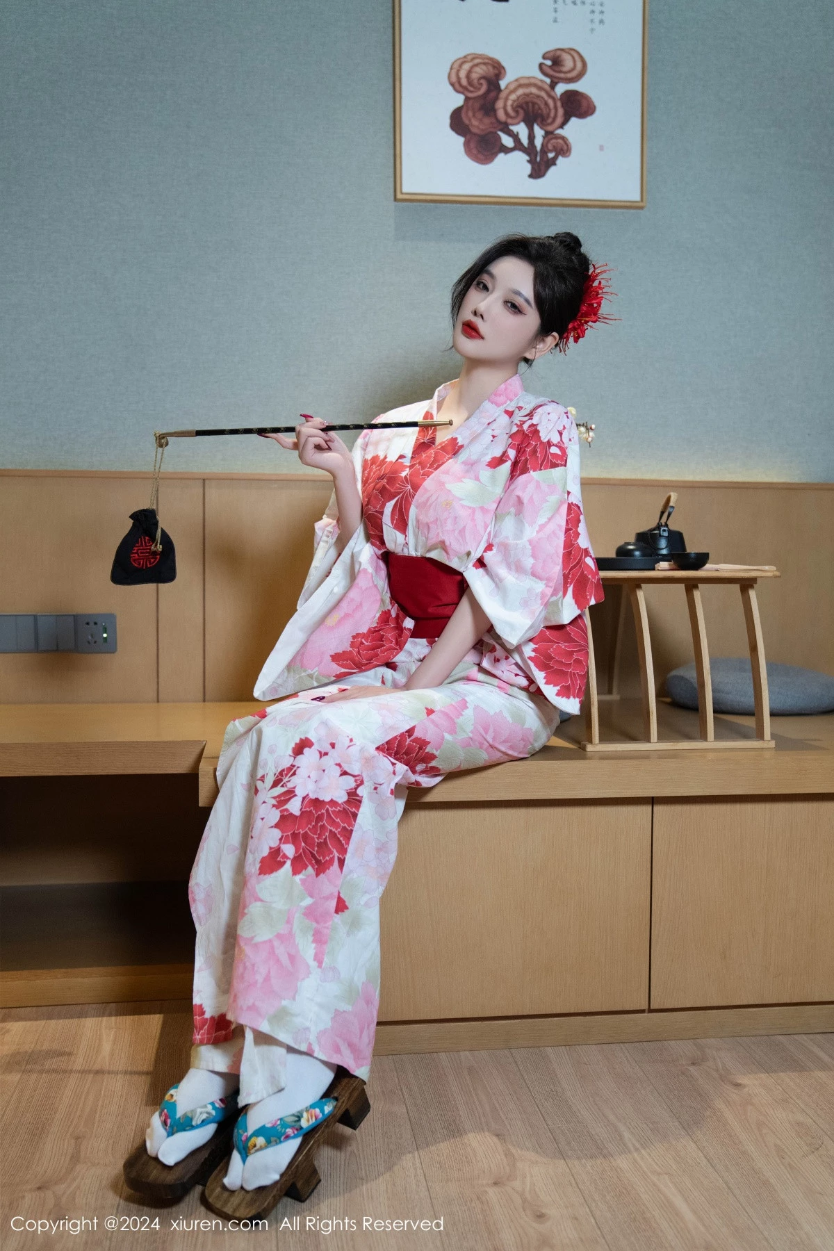 [[XiuRen秀人网]秀人网]No.9208_女神杨晨晨性感红色花朵服饰露红色情趣内衣秀丰腴身材诱惑写真96P