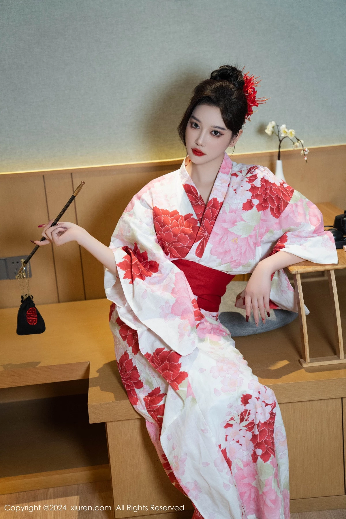 [[XiuRen秀人网]秀人网]No.9208_女神杨晨晨性感红色花朵服饰露红色情趣内衣秀丰腴身材诱惑写真96P