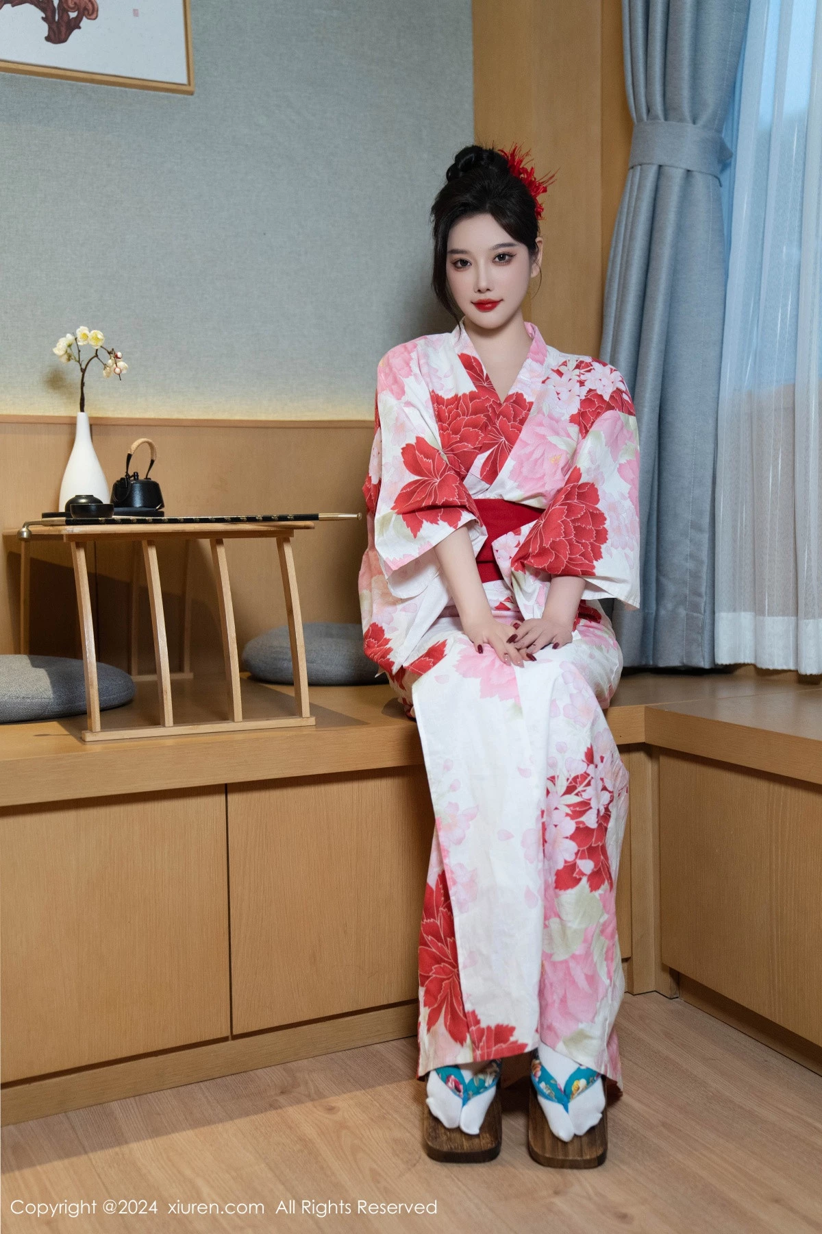 [[XiuRen秀人网]秀人网]No.9208_女神杨晨晨性感红色花朵服饰露红色情趣内衣秀丰腴身材诱惑写真96P