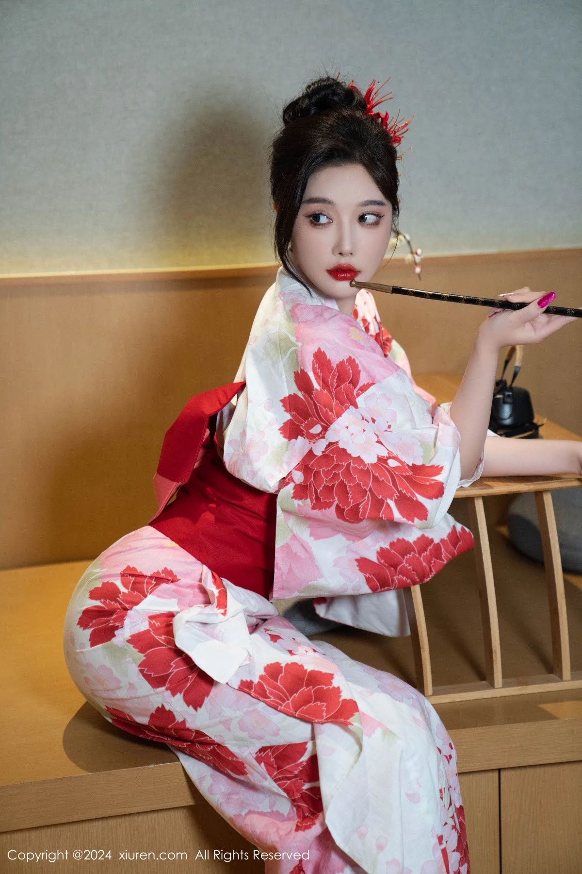 [[XiuRen秀人网]秀人网]No.9208_女神杨晨晨性感红色花朵服饰露红色情趣内衣秀丰腴身材诱惑写真96P