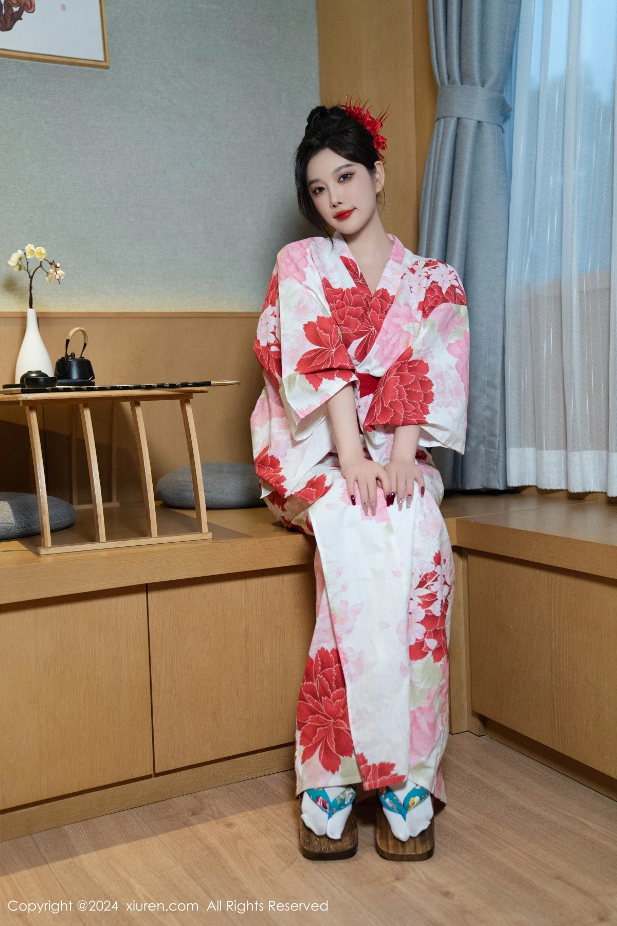 [[XiuRen秀人网]秀人网]No.9208_女神杨晨晨性感红色花朵服饰露红色情趣内衣秀丰腴身材诱惑写真96P