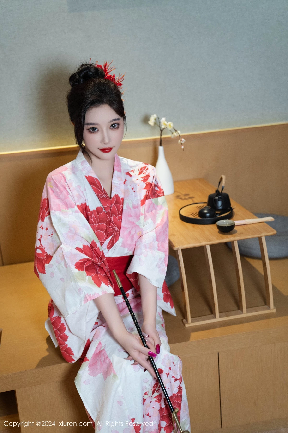 [[XiuRen秀人网]秀人网]No.9208_女神杨晨晨性感红色花朵服饰露红色情趣内衣秀丰腴身材诱惑写真96P