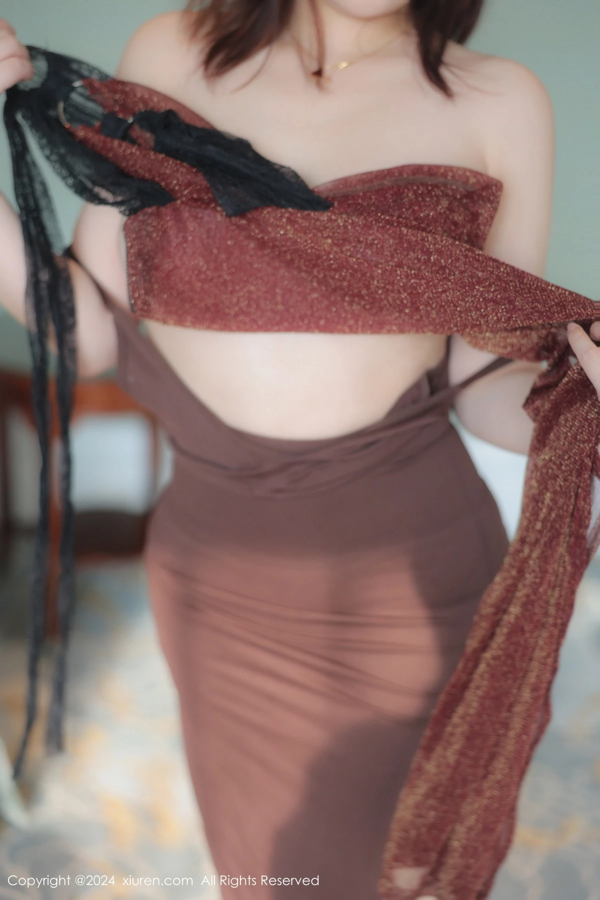 [[XiuRen秀人网]秀人网]No.9205_模特麻布学妹性感深色紧身衣露紫色情趣内衣秀丰腴身姿诱惑写真85P