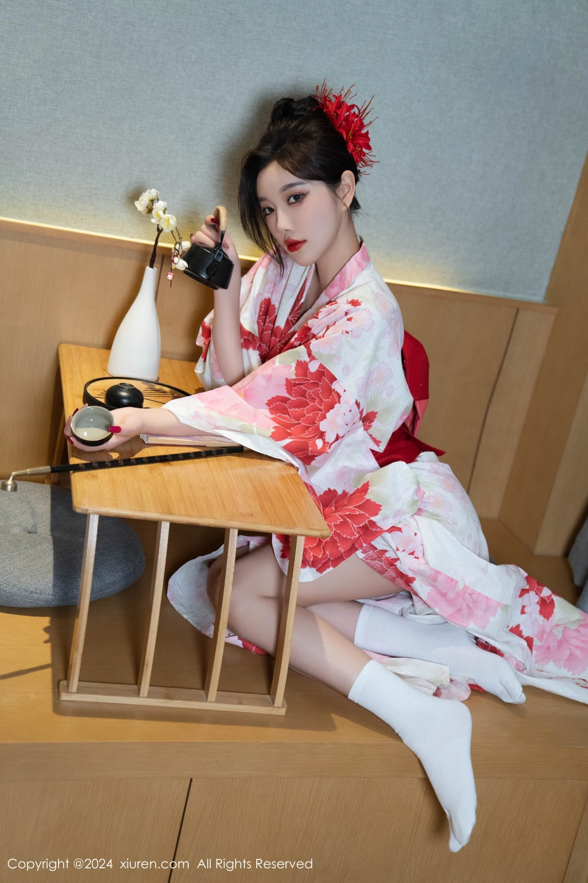 [[XiuRen秀人网]秀人网]No.9208_女神杨晨晨性感红色花朵服饰露红色情趣内衣秀丰腴身材诱惑写真96P