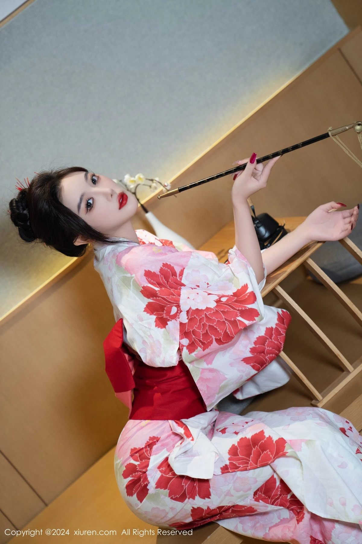 [[XiuRen秀人网]秀人网]No.9208_女神杨晨晨性感红色花朵服饰露红色情趣内衣秀丰腴身材诱惑写真96P