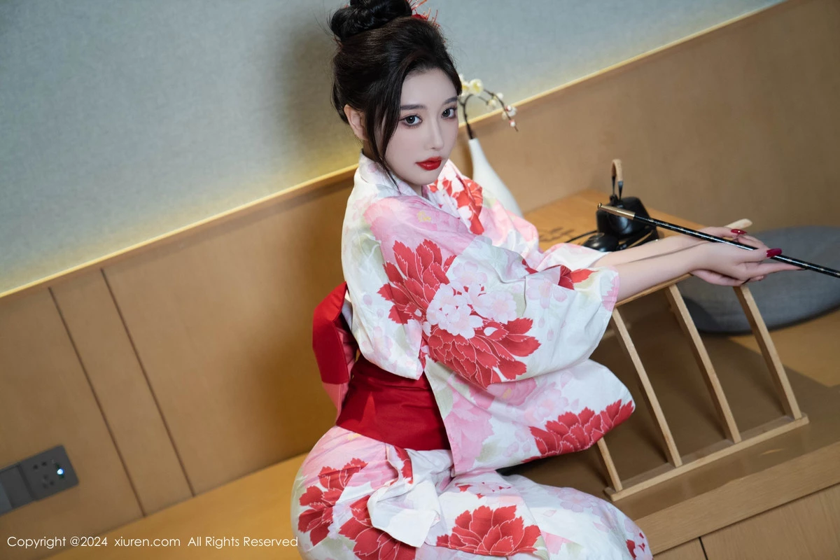 [[XiuRen秀人网]秀人网]No.9208_女神杨晨晨性感红色花朵服饰露红色情趣内衣秀丰腴身材诱惑写真96P