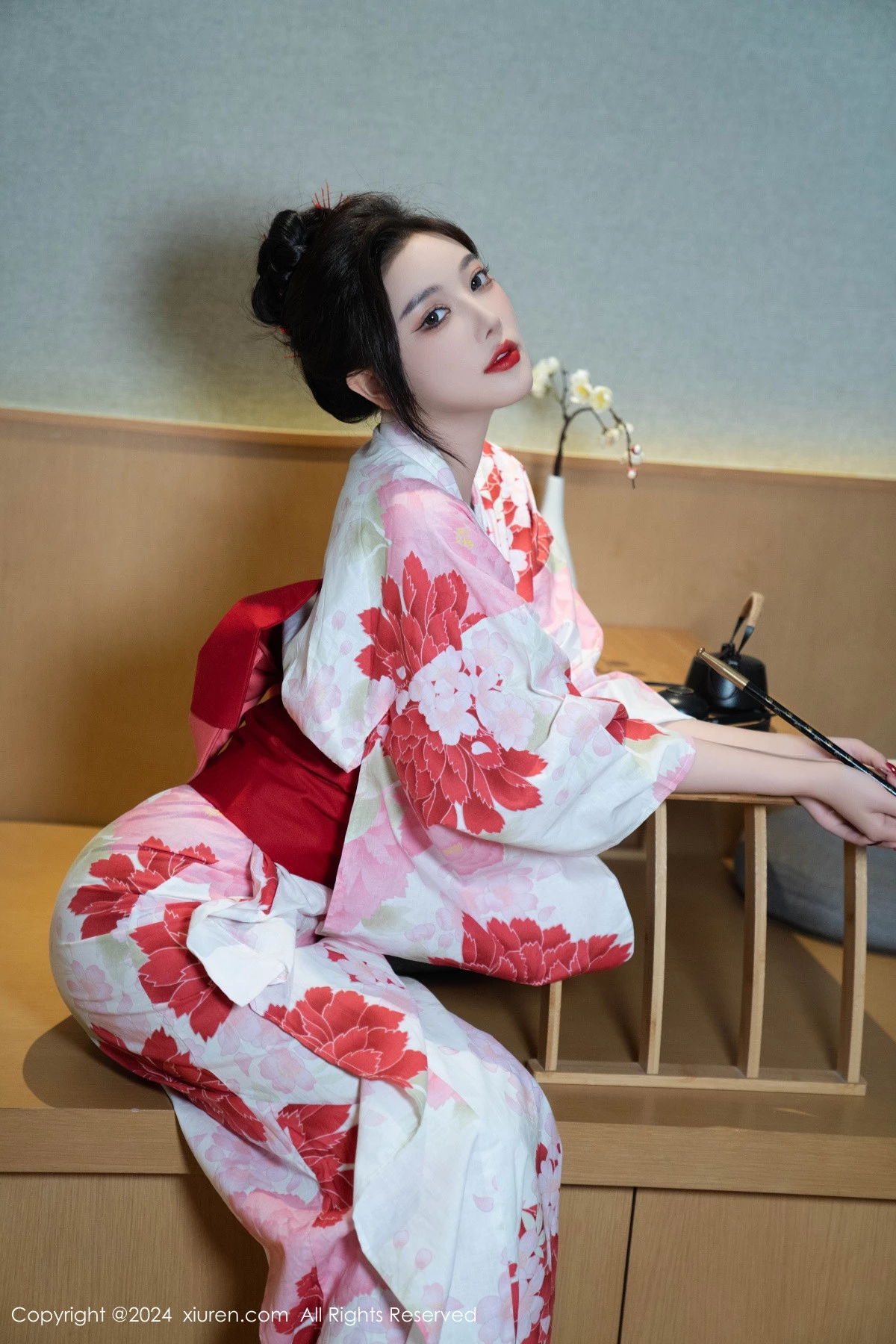 [[XiuRen秀人网]秀人网]No.9208_女神杨晨晨性感红色花朵服饰露红色情趣内衣秀丰腴身材诱惑写真96P