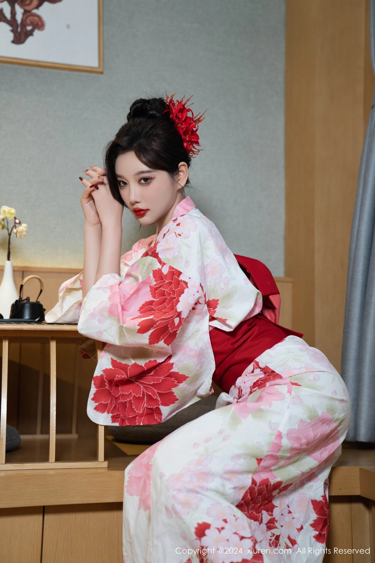 [[XiuRen秀人网]秀人网]No.9208_女神杨晨晨性感红色花朵服饰露红色情趣内衣秀丰腴身材诱惑写真96P