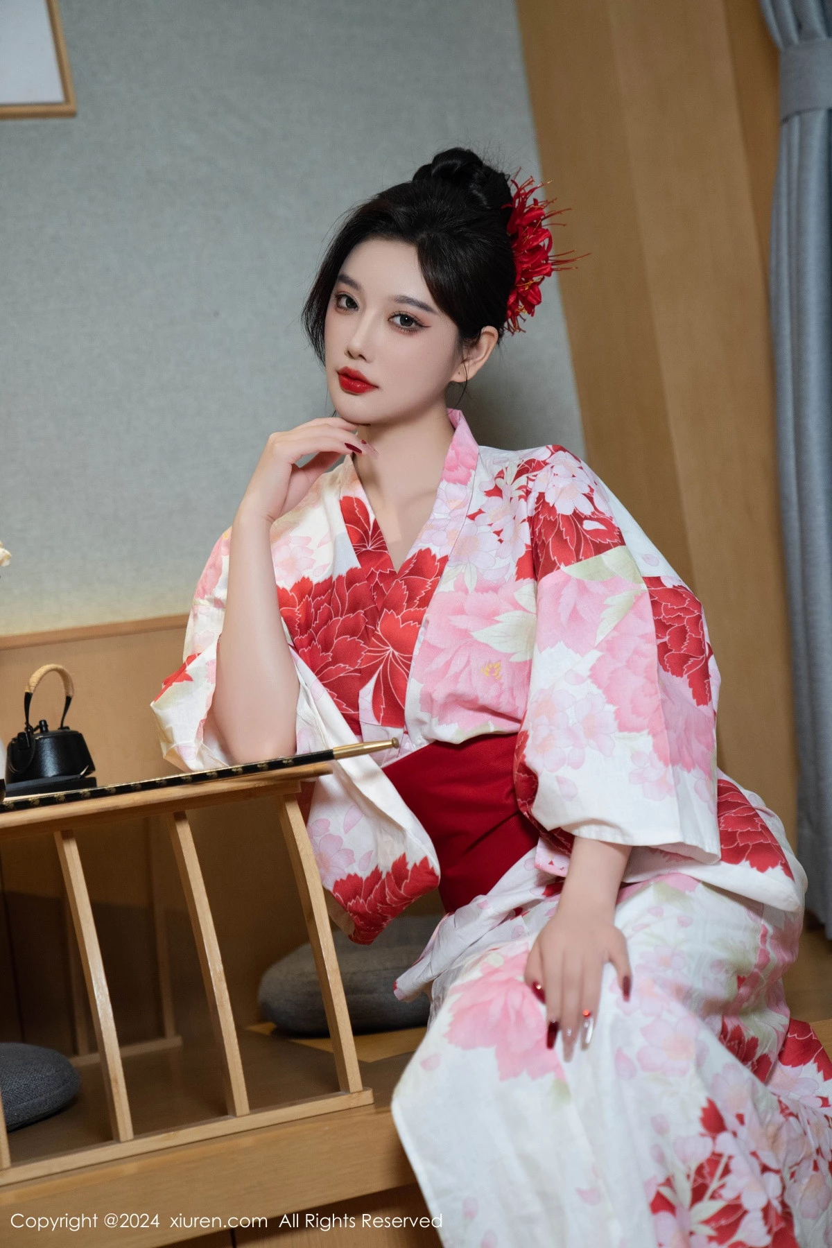 [[XiuRen秀人网]秀人网]No.9208_女神杨晨晨性感红色花朵服饰露红色情趣内衣秀丰腴身材诱惑写真96P