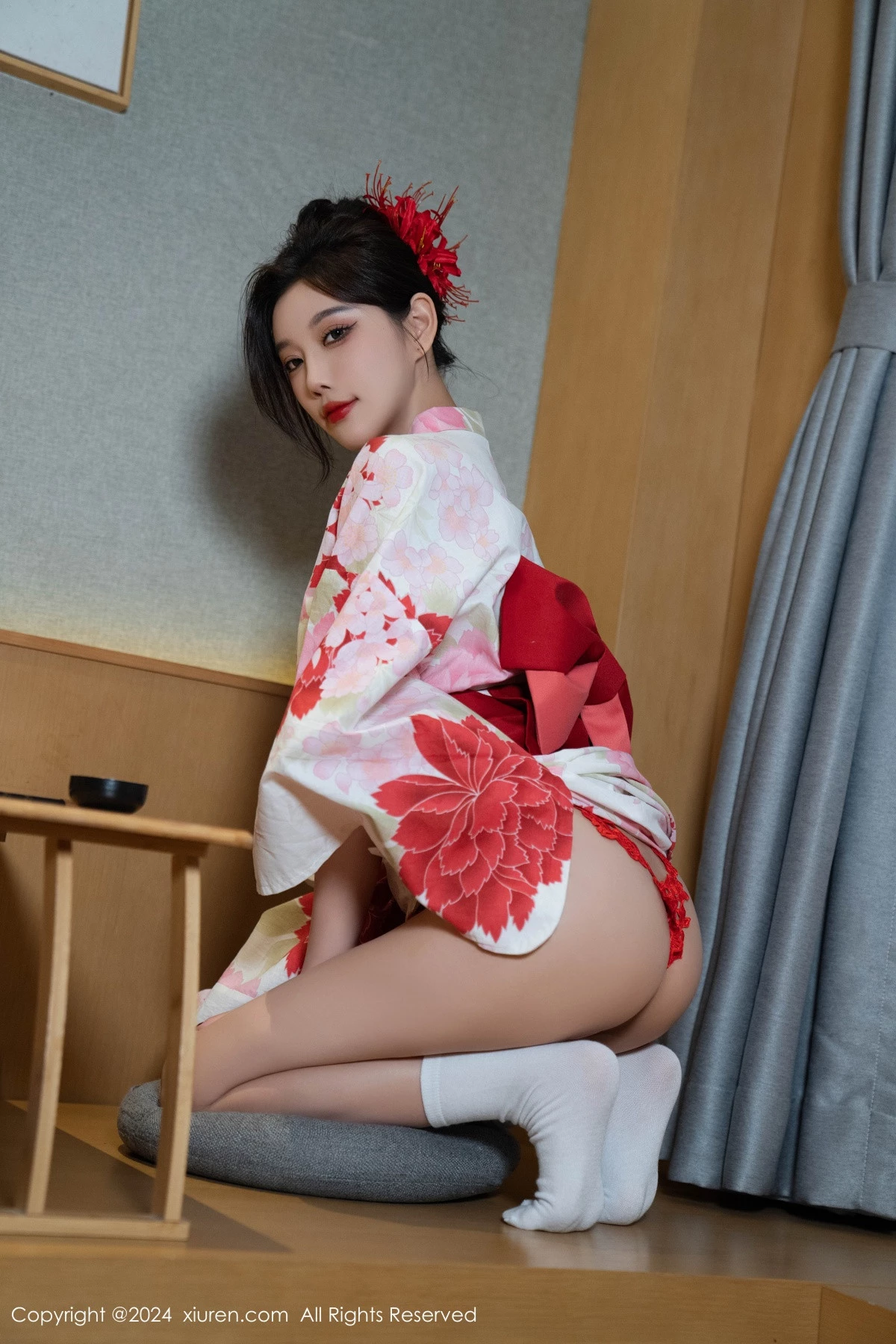 [[XiuRen秀人网]秀人网]No.9208_女神杨晨晨性感红色花朵服饰露红色情趣内衣秀丰腴身材诱惑写真96P