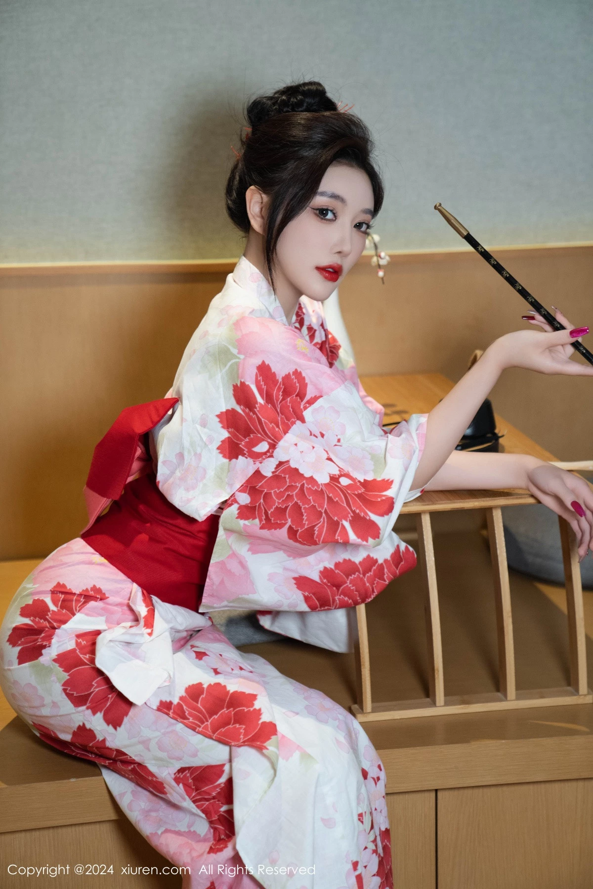 [[XiuRen秀人网]秀人网]No.9208_女神杨晨晨性感红色花朵服饰露红色情趣内衣秀丰腴身材诱惑写真96P