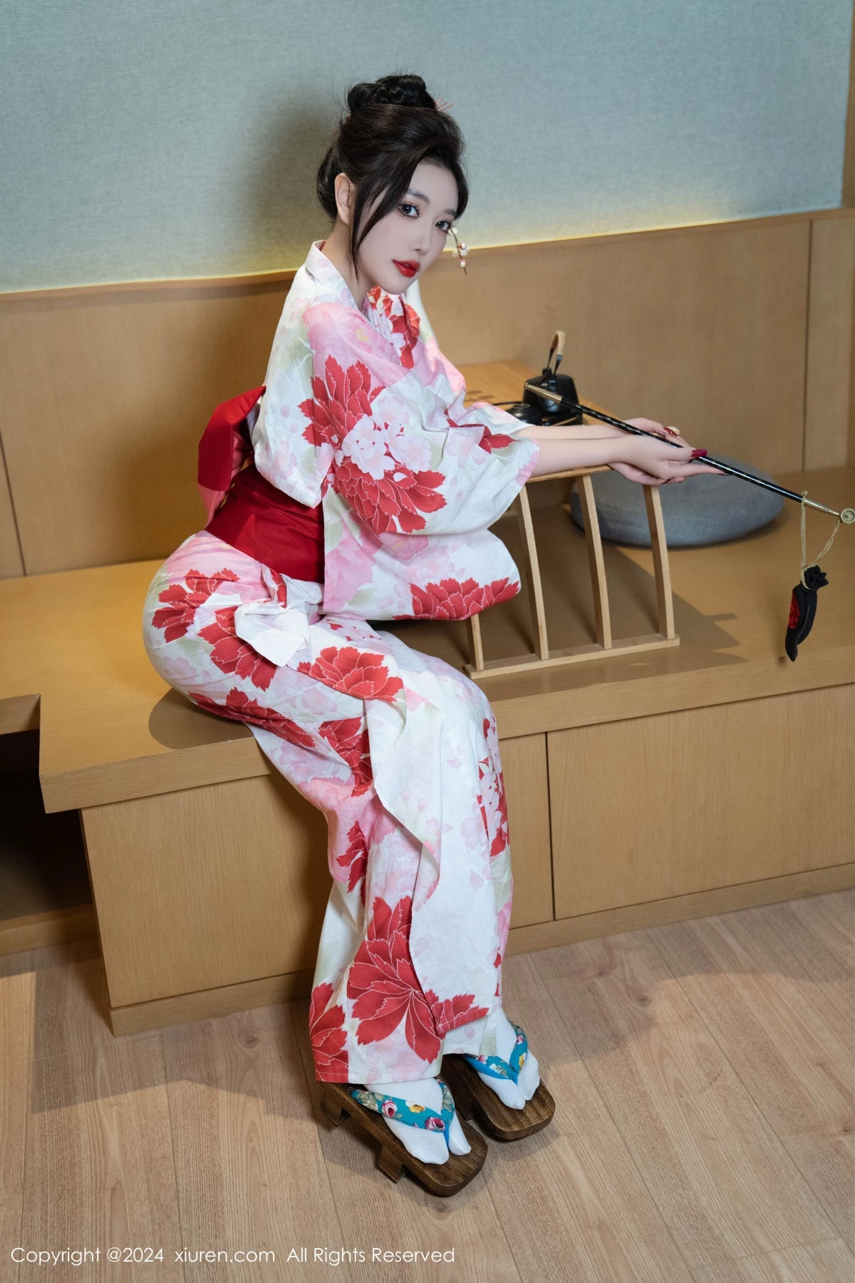 [[XiuRen秀人网]秀人网]No.9208_女神杨晨晨性感红色花朵服饰露红色情趣内衣秀丰腴身材诱惑写真96P