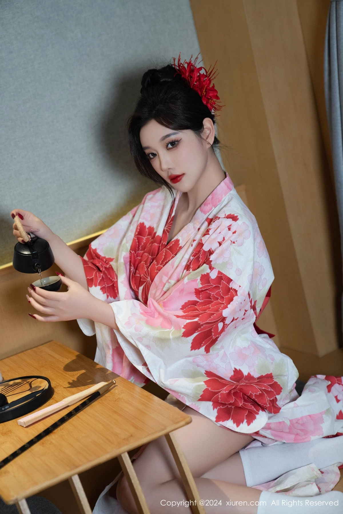 [[XiuRen秀人网]秀人网]No.9208_女神杨晨晨性感红色花朵服饰露红色情趣内衣秀丰腴身材诱惑写真96P