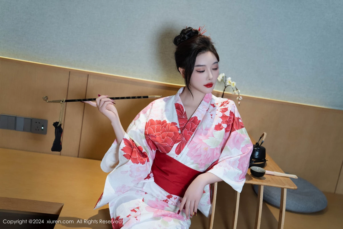 [[XiuRen秀人网]秀人网]No.9208_女神杨晨晨性感红色花朵服饰露红色情趣内衣秀丰腴身材诱惑写真96P