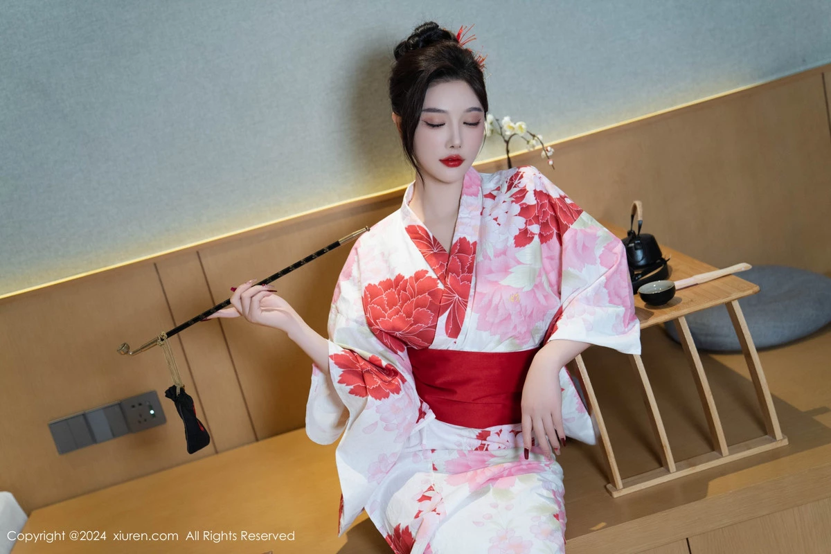 [[XiuRen秀人网]秀人网]No.9208_女神杨晨晨性感红色花朵服饰露红色情趣内衣秀丰腴身材诱惑写真96P