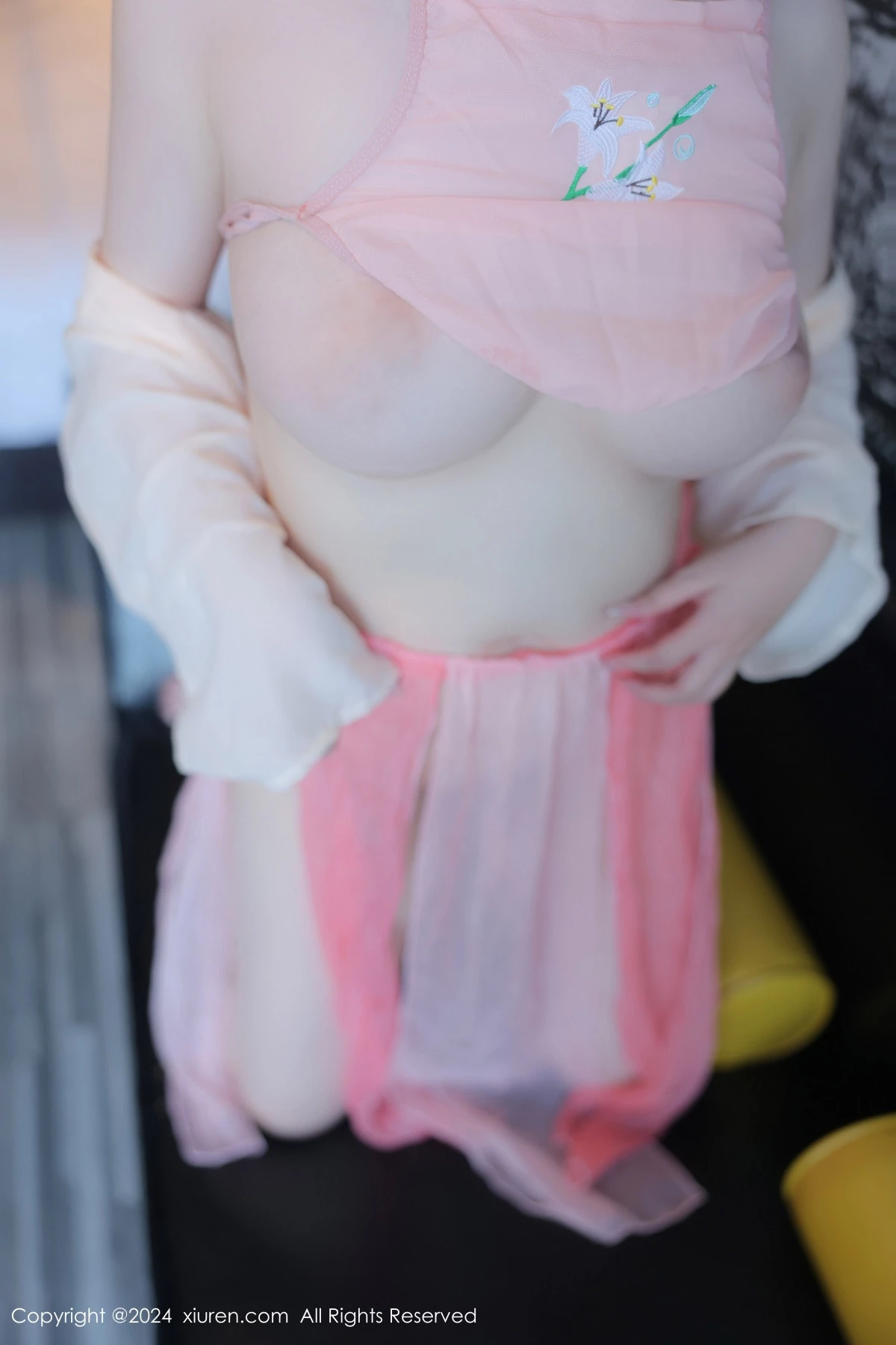 [[XiuRen秀人网]秀人网]No.9211_模特潘多拉哦私房性感粉色古装服饰秀翘臀美腿惹火诱惑写真59P