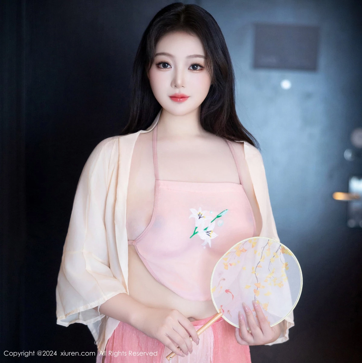 [[XiuRen秀人网]秀人网]No.9211_模特潘多拉哦私房性感粉色古装服饰秀翘臀美腿惹火诱惑写真59P