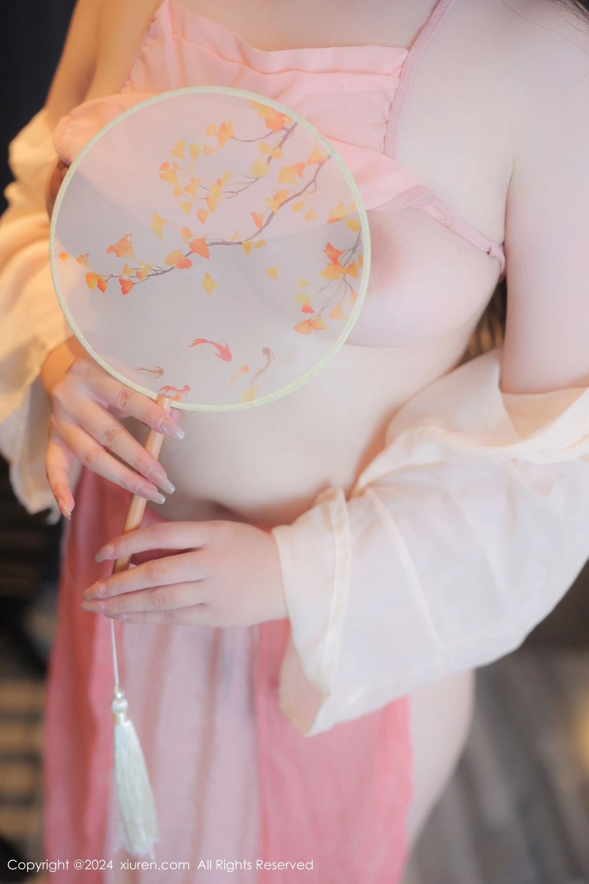 [[XiuRen秀人网]秀人网]No.9211_模特潘多拉哦私房性感粉色古装服饰秀翘臀美腿惹火诱惑写真59P