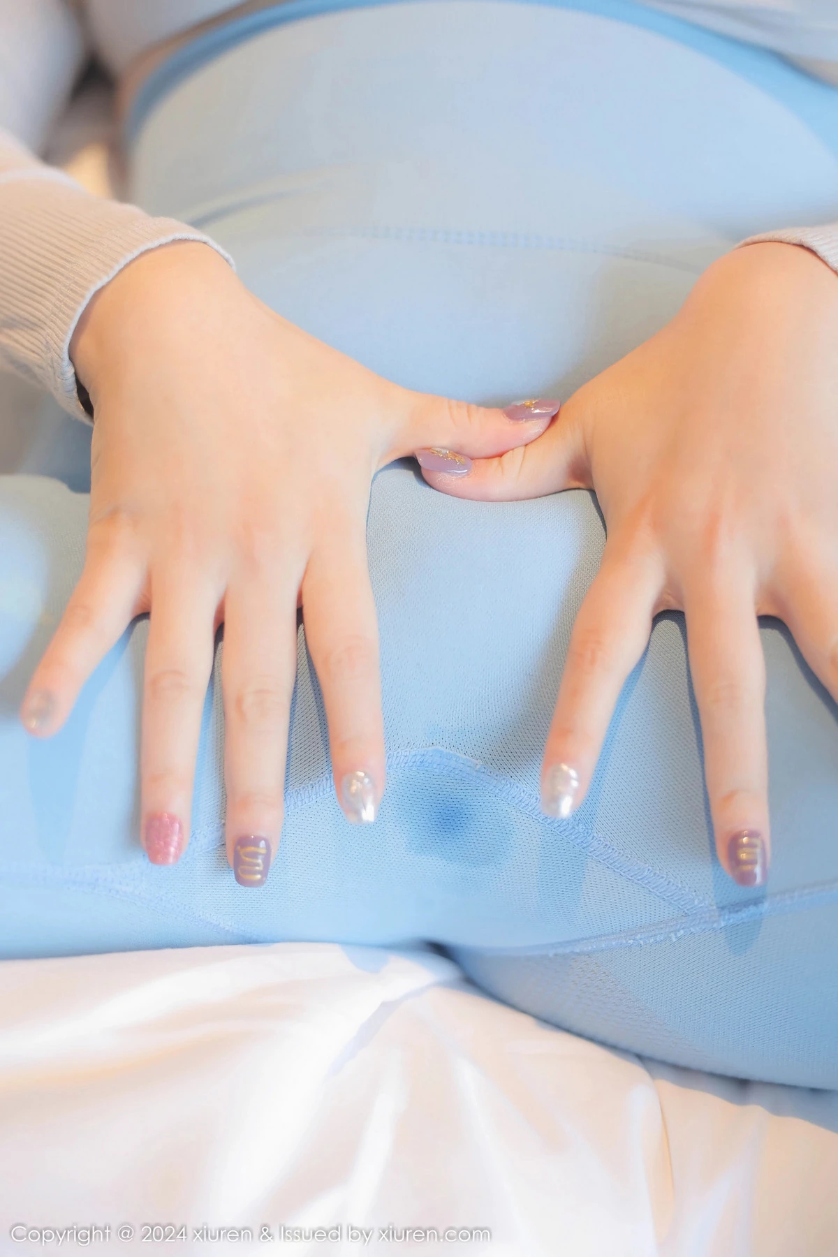 [[XiuRen秀人网]秀人网]No.9217_模特白洁bessie性感浅色上衣配紧身瑜伽裤秀丰乳肥臀诱惑写真68P