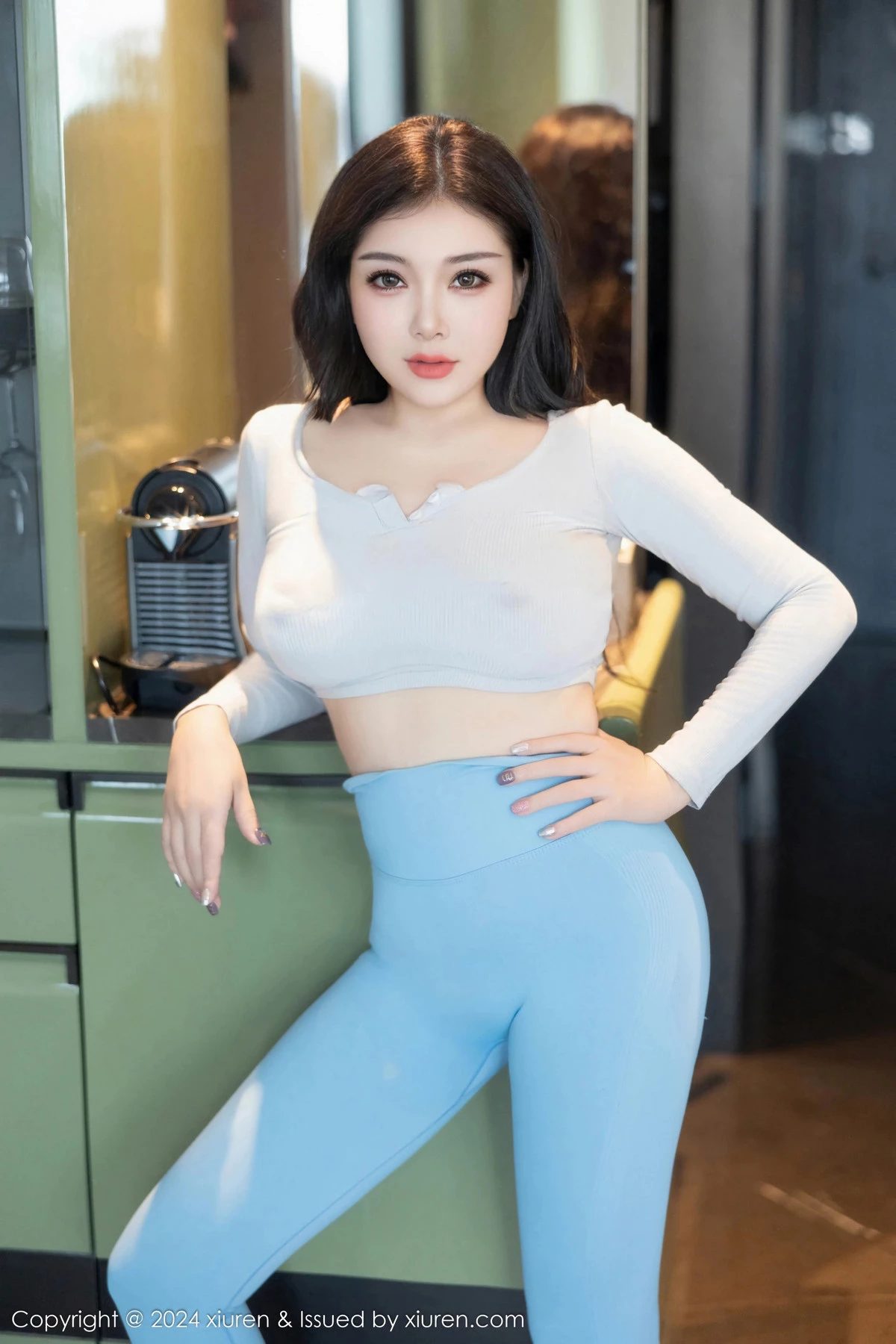 [[XiuRen秀人网]秀人网]No.9217_模特白洁bessie性感浅色上衣配紧身瑜伽裤秀丰乳肥臀诱惑写真68P