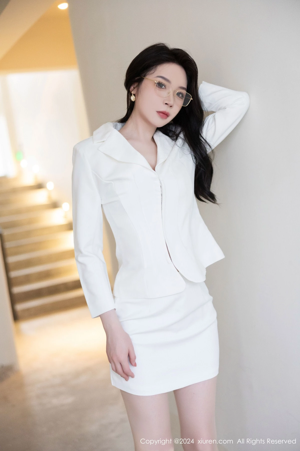 [[XiuRen秀人网]秀人网]No.9222_模特梦心玥白色OL服饰露白色内衣配白丝袜秀曼妙身姿诱惑写真80P