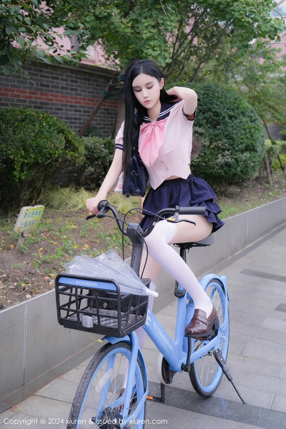 [[XiuRen秀人网]秀人网]No.9224_模特Erikaki性感粉色JK制服配白色丝袜秀翘臀美腿撩人诱惑写真84P