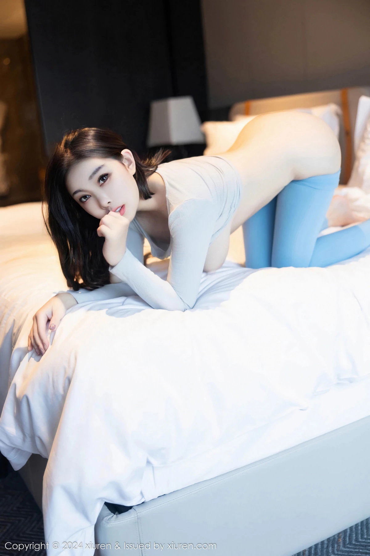 [[XiuRen秀人网]秀人网]No.9217_模特白洁bessie性感浅色上衣配紧身瑜伽裤秀丰乳肥臀诱惑写真68P