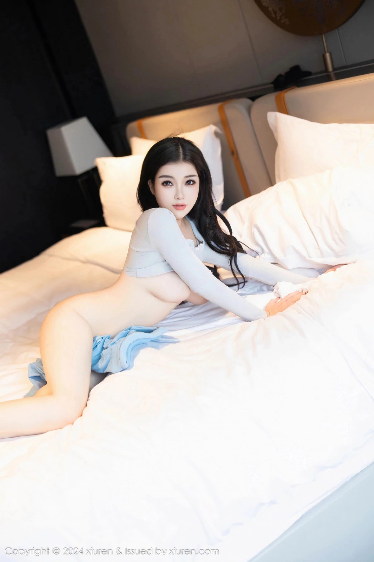 [[XiuRen秀人网]秀人网]No.9217_模特白洁bessie性感浅色上衣配紧身瑜伽裤秀丰乳肥臀诱惑写真68P