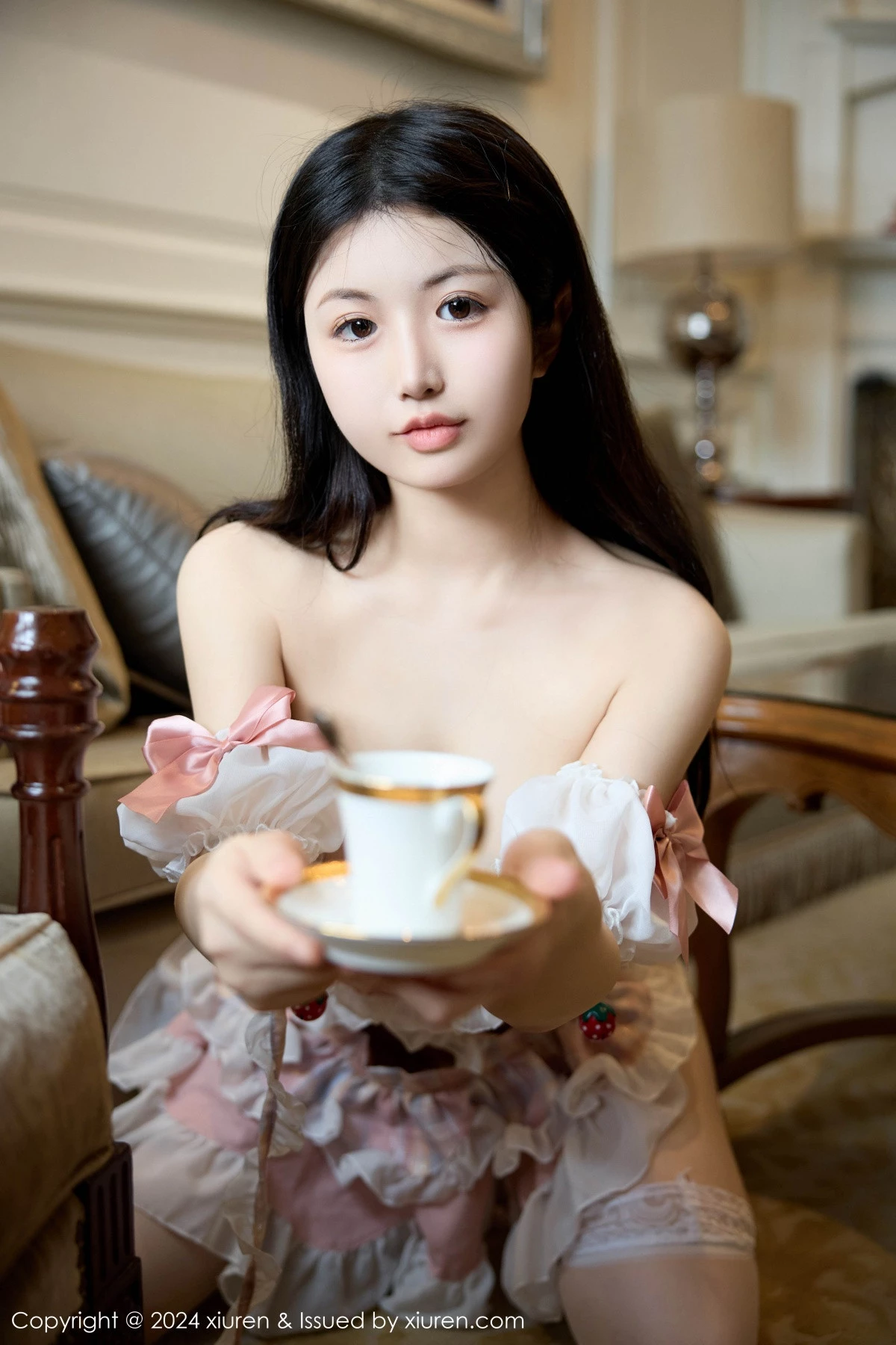 [[XiuRen秀人网]秀人网]No.9218_模特陈小花性感淡粉色蕾丝边女仆裙配白丝袜秀曼妙身姿诱惑写真74P