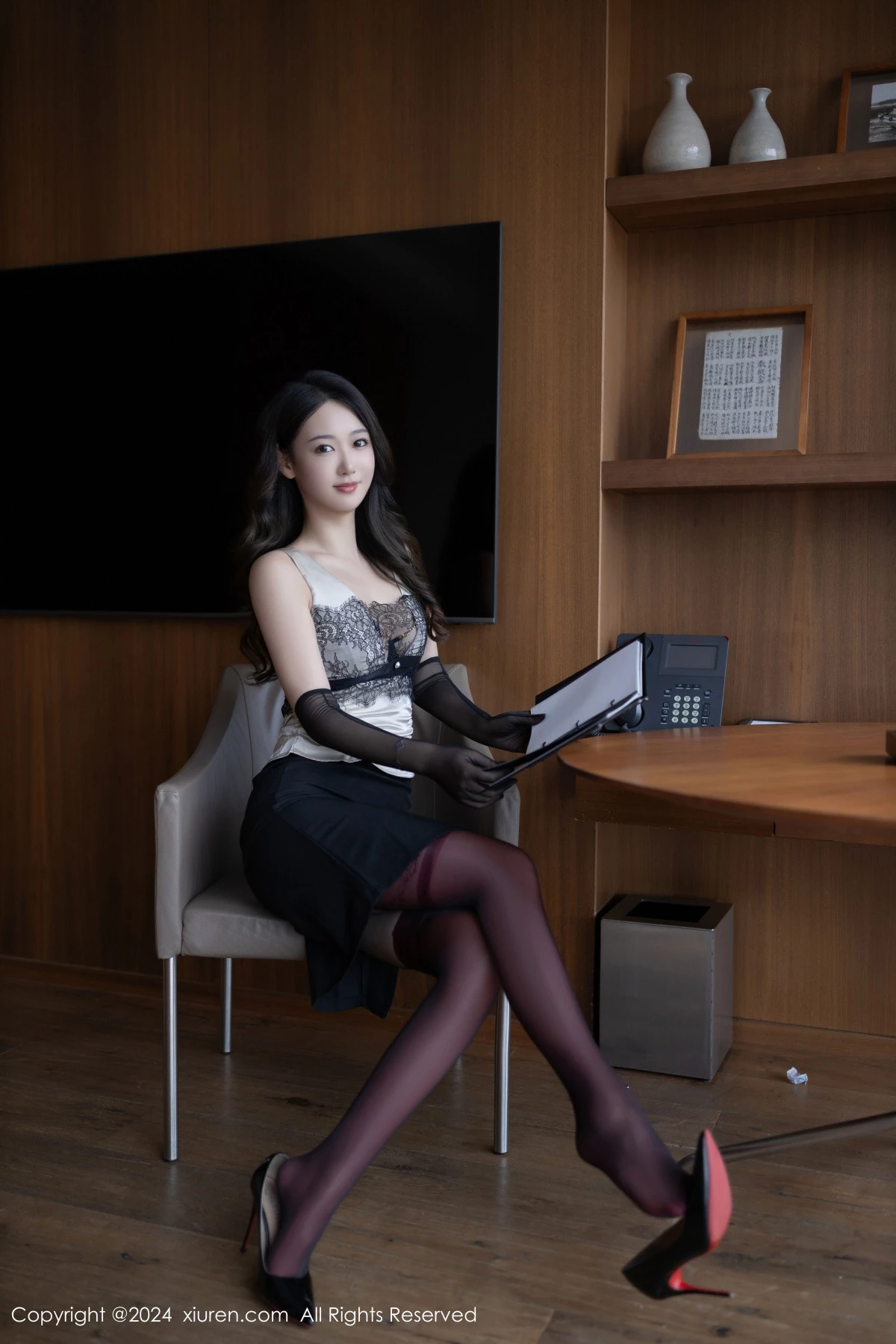 [[XiuRen秀人网]秀人网]No.9231_模特唐安琪性感黑色短裙露双层红黑丝袜秀曼妙身姿撩人诱惑写真84P