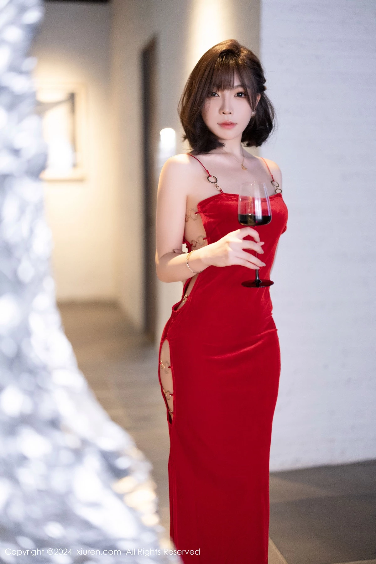 [[XiuRen秀人网]秀人网]No.9229_女神徐莉芝Booty红色吊带连衣裙露情趣内衣秀曼妙身姿诱惑写真90P