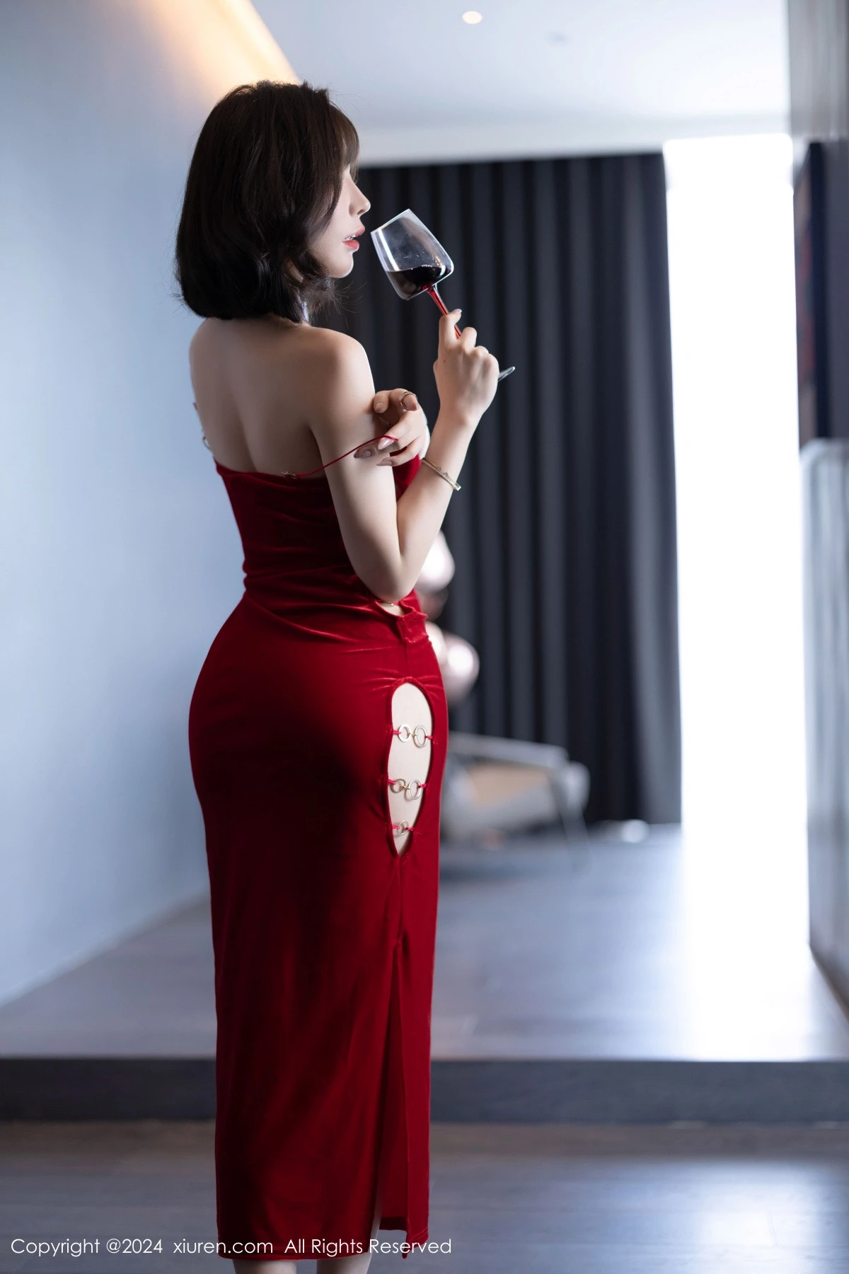 [[XiuRen秀人网]秀人网]No.9229_女神徐莉芝Booty红色吊带连衣裙露情趣内衣秀曼妙身姿诱惑写真90P