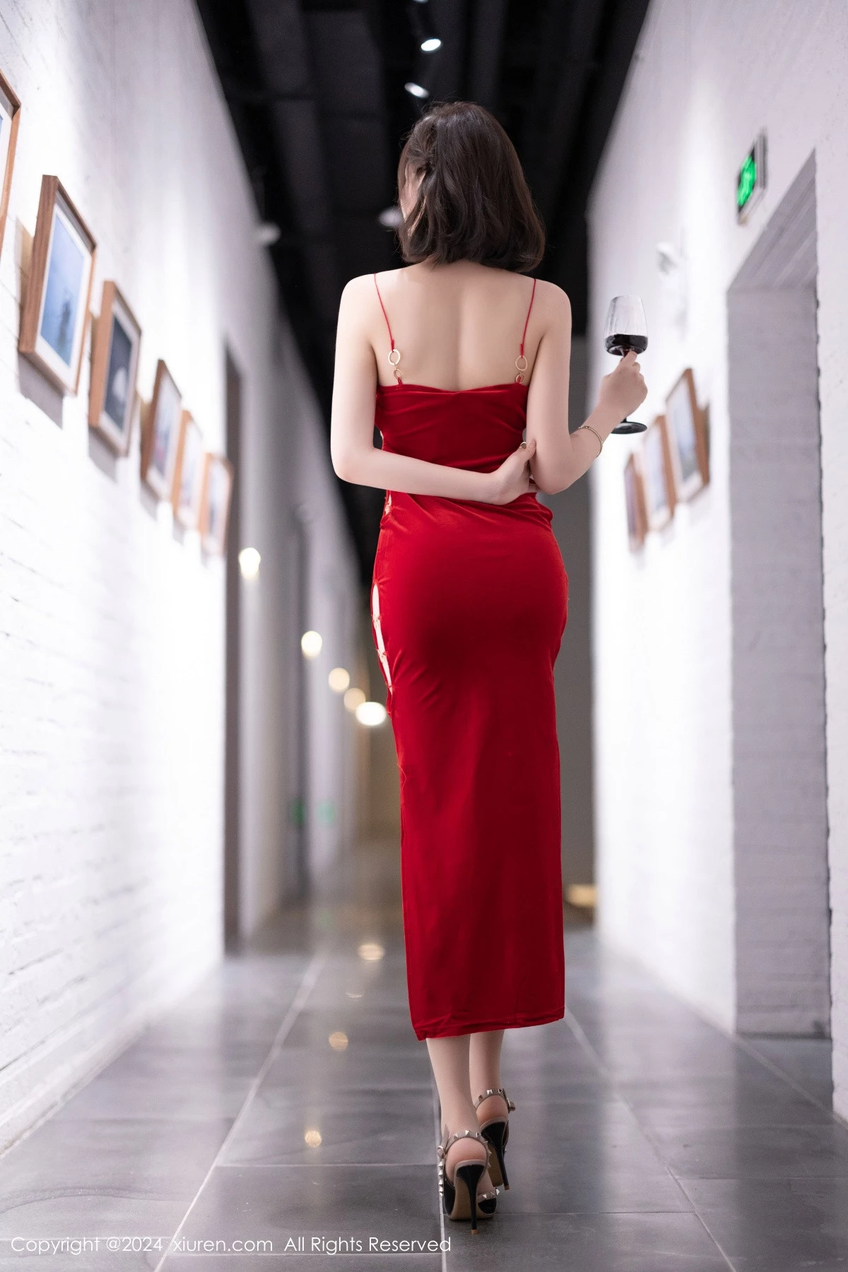 [[XiuRen秀人网]秀人网]No.9229_女神徐莉芝Booty红色吊带连衣裙露情趣内衣秀曼妙身姿诱惑写真90P