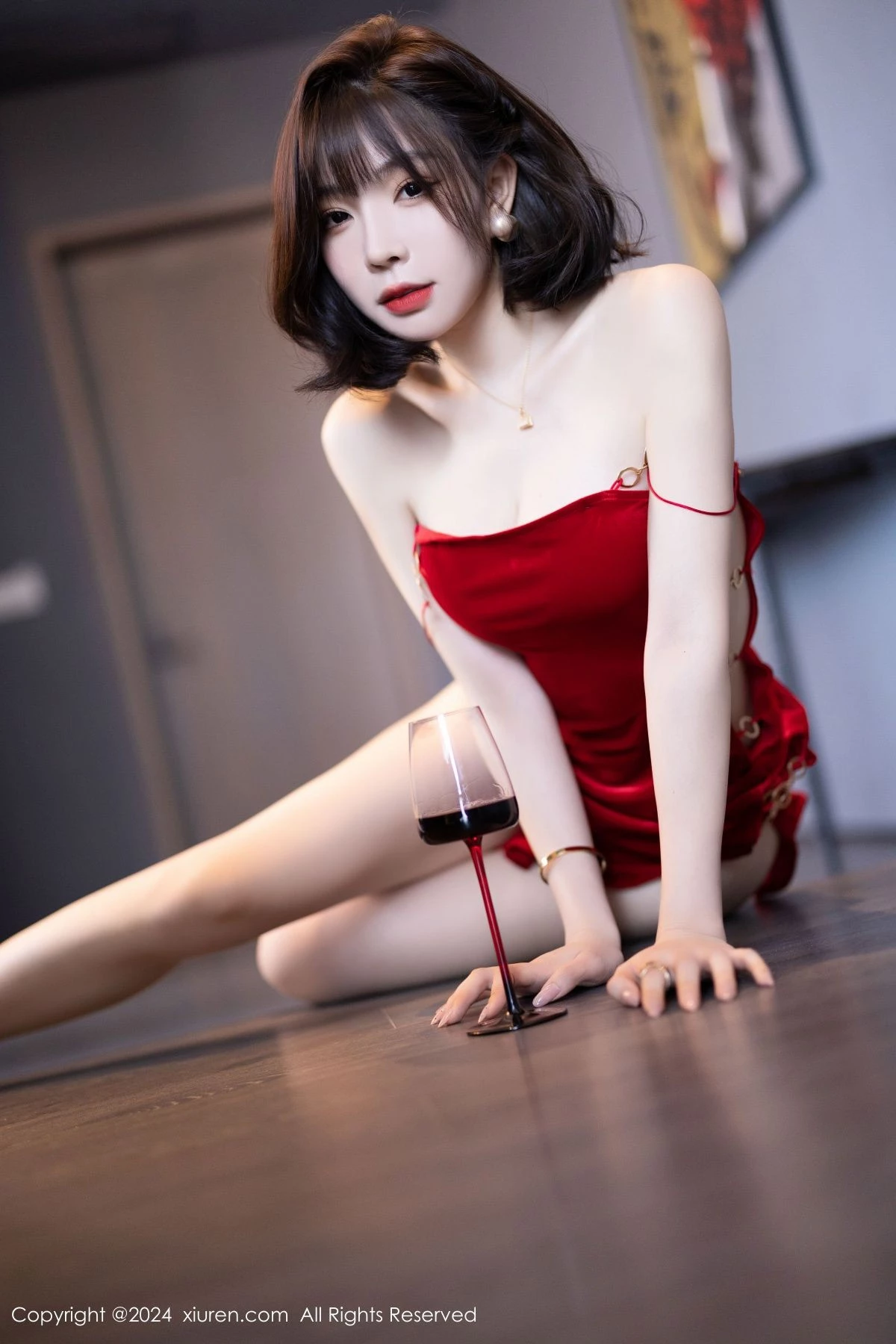 [[XiuRen秀人网]秀人网]No.9229_女神徐莉芝Booty红色吊带连衣裙露情趣内衣秀曼妙身姿诱惑写真90P