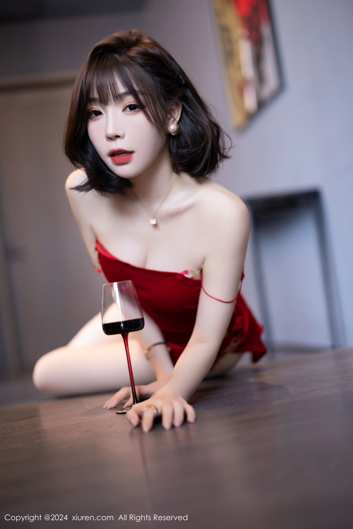 [[XiuRen秀人网]秀人网]No.9229_女神徐莉芝Booty红色吊带连衣裙露情趣内衣秀曼妙身姿诱惑写真90P