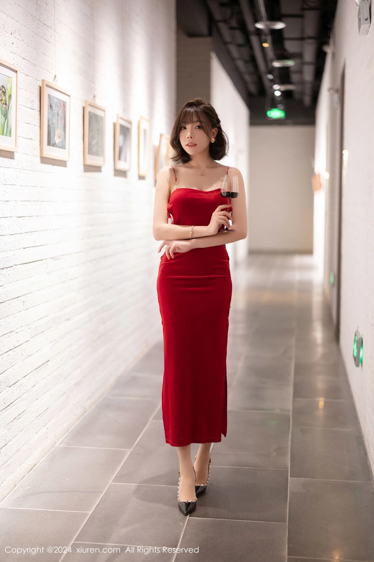 [[XiuRen秀人网]秀人网]No.9229_女神徐莉芝Booty红色吊带连衣裙露情趣内衣秀曼妙身姿诱惑写真90P