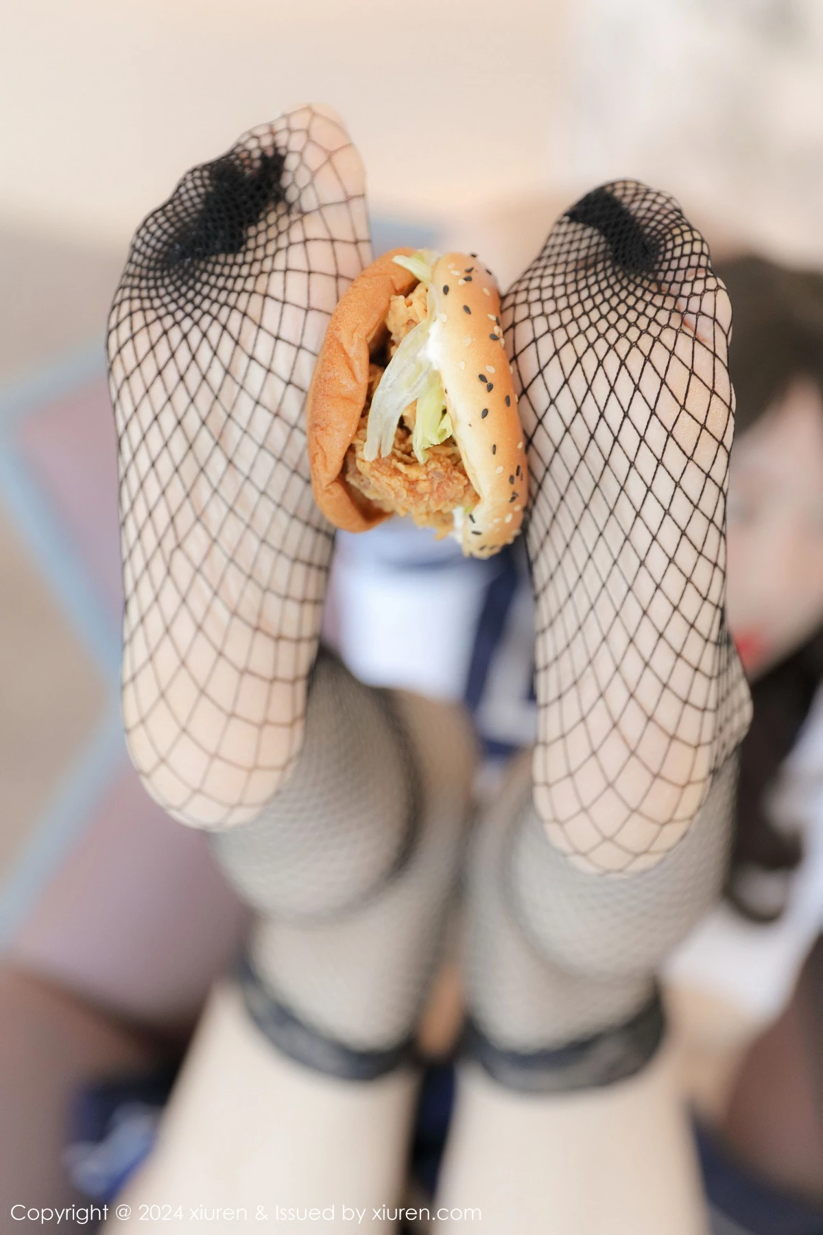 [[XiuRen秀人网]秀人网]No.9238_模特桃妖夭性感白色学妹制服配黑丝网袜秀娇美身段完美诱惑写真71P