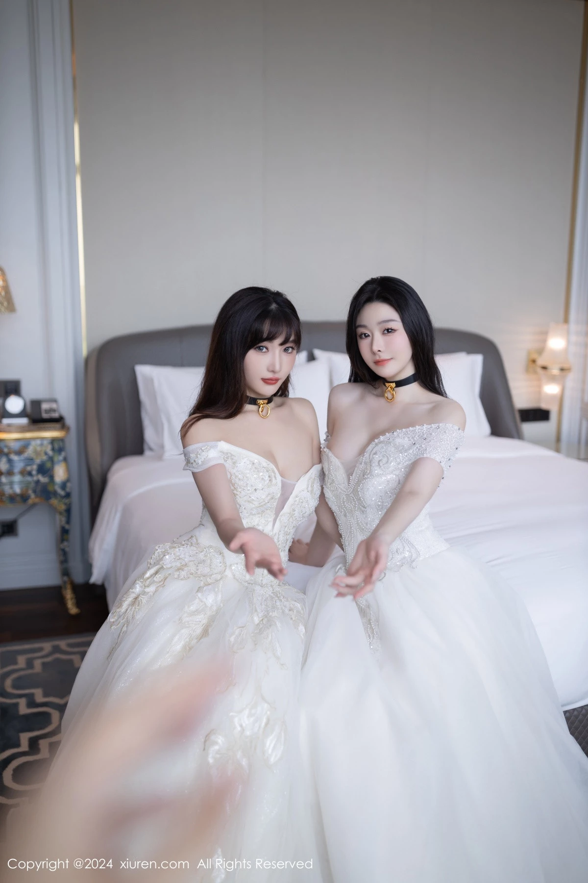 [[XiuRen秀人网]秀人网]No.9240_模特合集女神小逗逗＆陆萱萱性感白色内衣秀完美身材诱惑写真80P