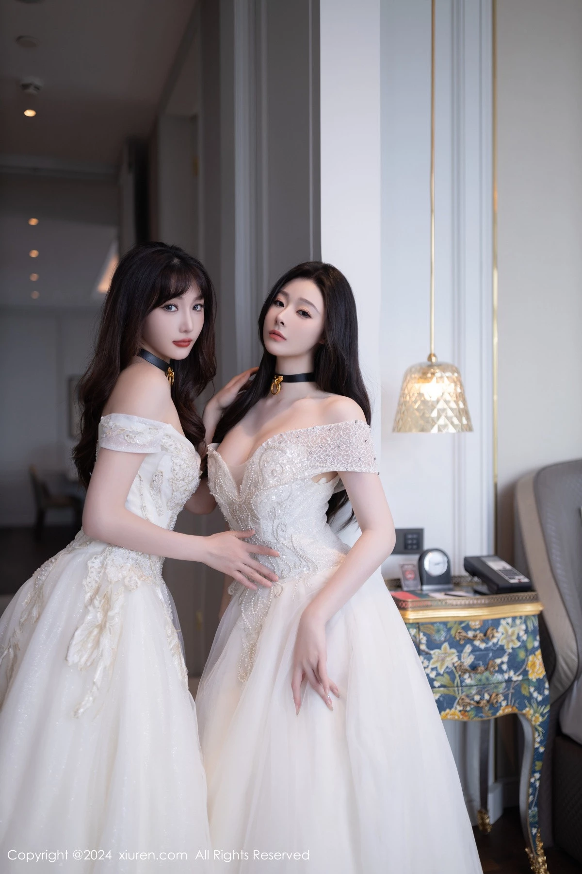 [[XiuRen秀人网]秀人网]No.9240_模特合集女神小逗逗＆陆萱萱性感白色内衣秀完美身材诱惑写真80P