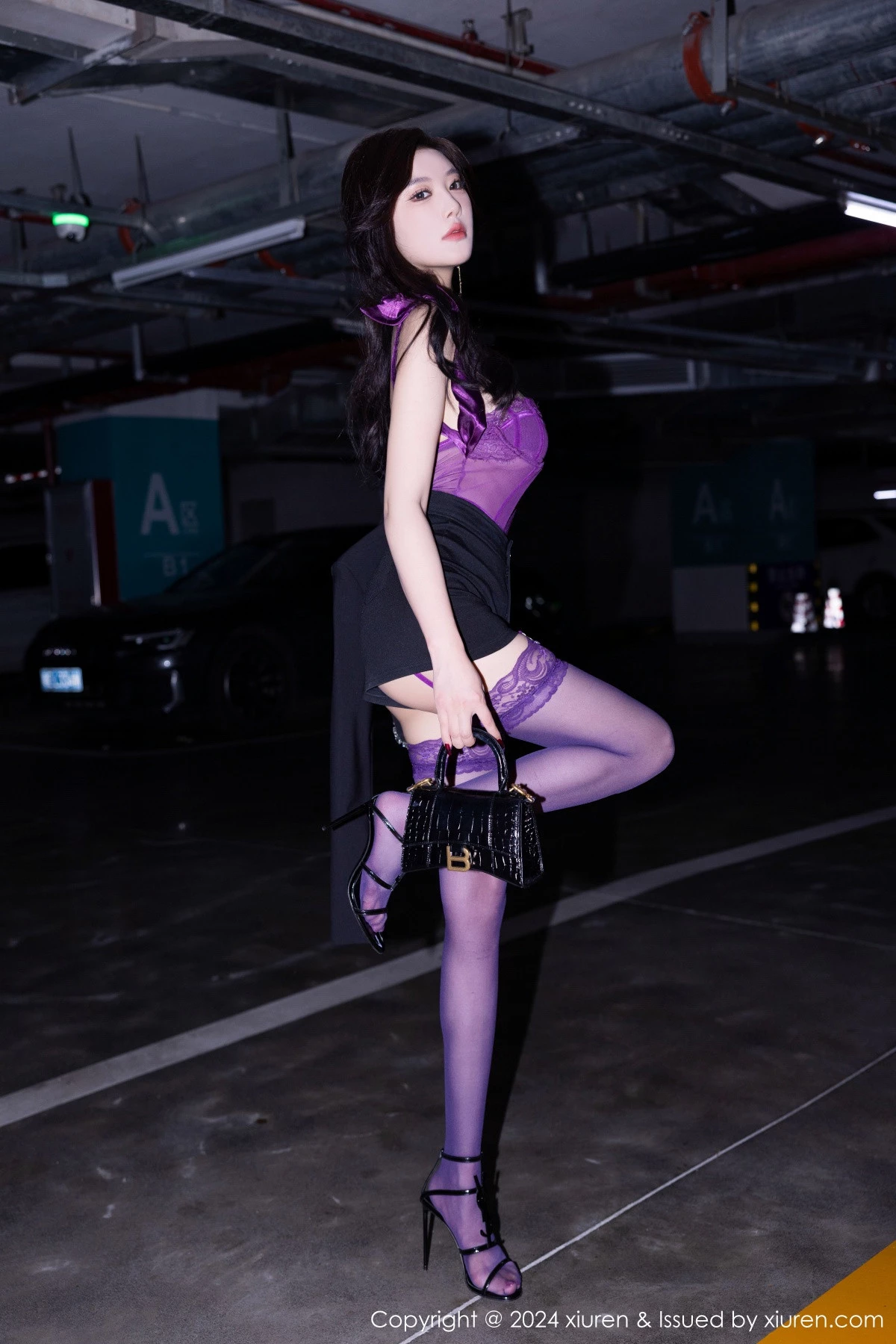 [[XiuRen秀人网]秀人网]No.9239_女神杨晨晨Yome紫色轻透情趣服饰配紫丝吊袜秀丰腴身姿诱惑写真81P